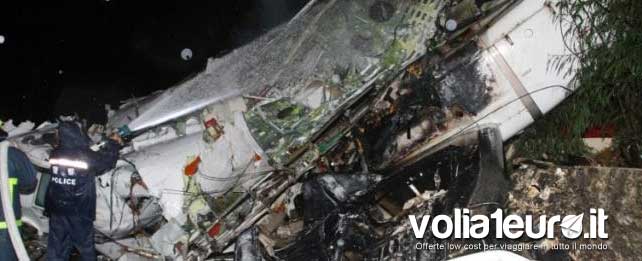 incidente aereo in fase di atterraggio, oltre 50 morti
