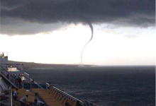 La Costa Serena urta la banchina al porto di Civitavecchia